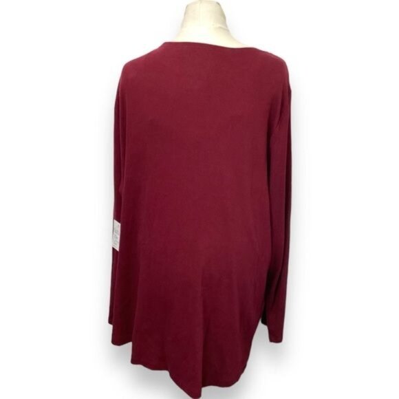 Croft & Barrow Women’s Plus Long Sleeve The Classic Tee Holiday Graphic Berry 4X - Picture 5 of 9